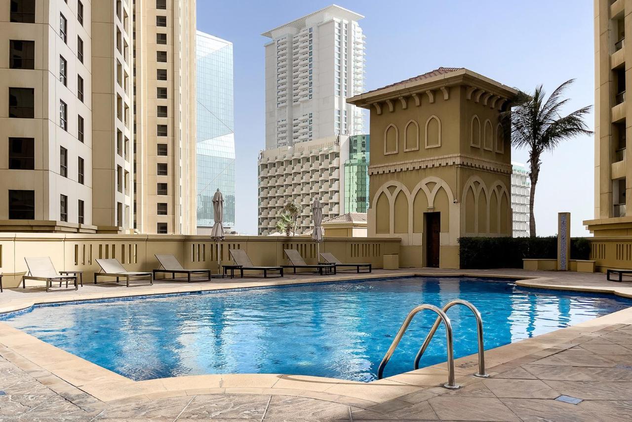 Berloga Capsule Jbr Albergue Dubái Exterior foto